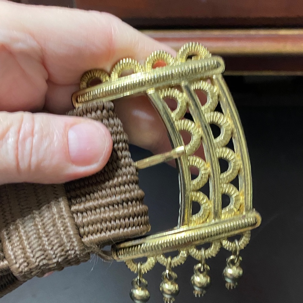 Vintage plus size XL Elegant women’s Gold Buckle stretchy Brown 2 inch wide Belt - Picture 2 of 11